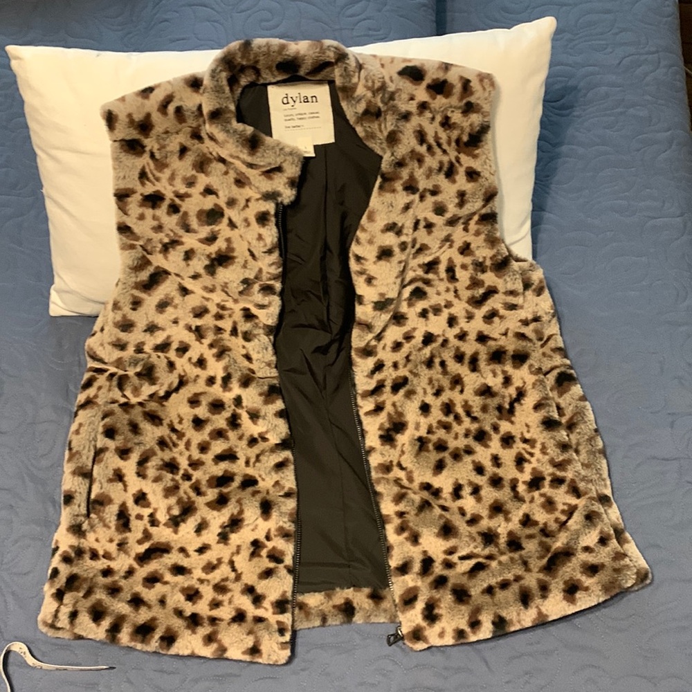 Dylan Los Angeles leapord vest large